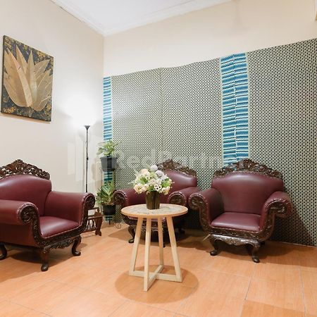 Sr Residence Near Mall Ciputra Cibubur Mitra Reddoorz Bekasi Exterior foto