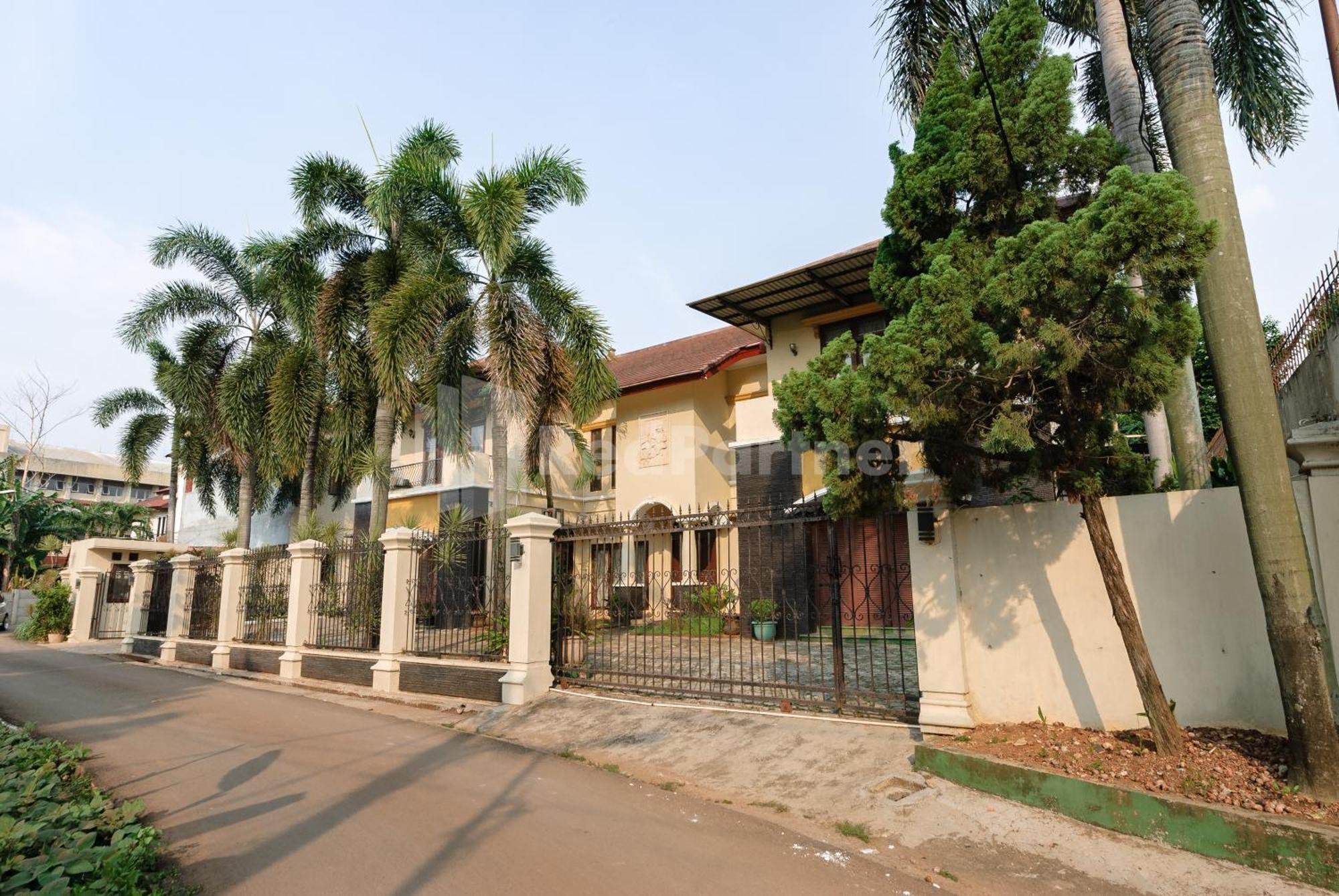 Sr Residence Near Mall Ciputra Cibubur Mitra Reddoorz Bekasi Exterior foto