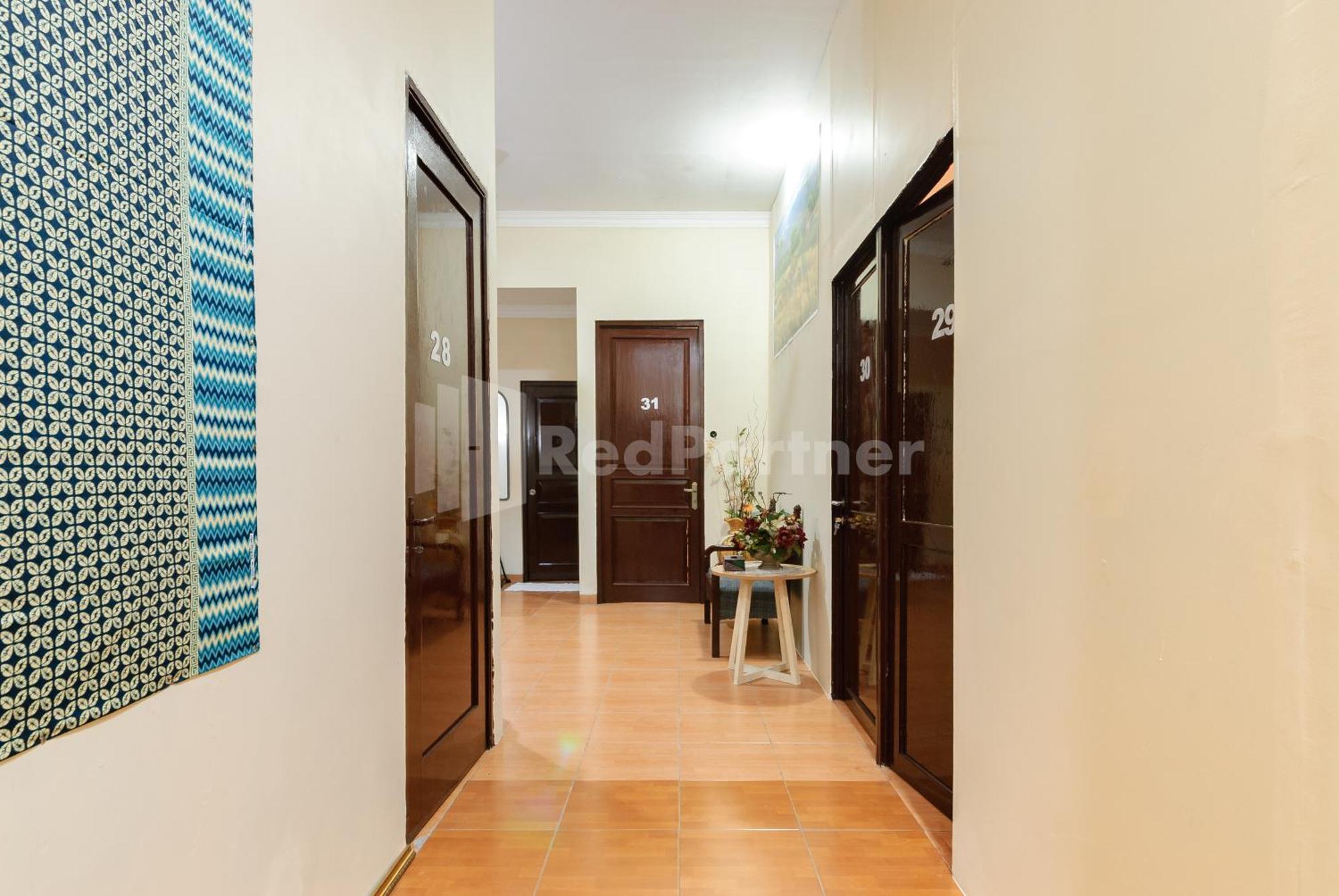 Sr Residence Near Mall Ciputra Cibubur Mitra Reddoorz Bekasi Exterior foto