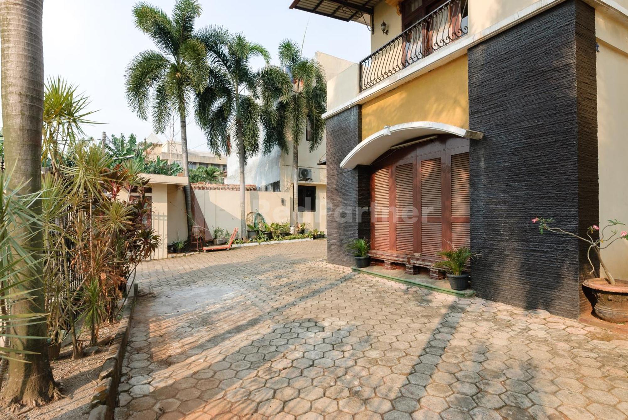 Sr Residence Near Mall Ciputra Cibubur Mitra Reddoorz Bekasi Exterior foto