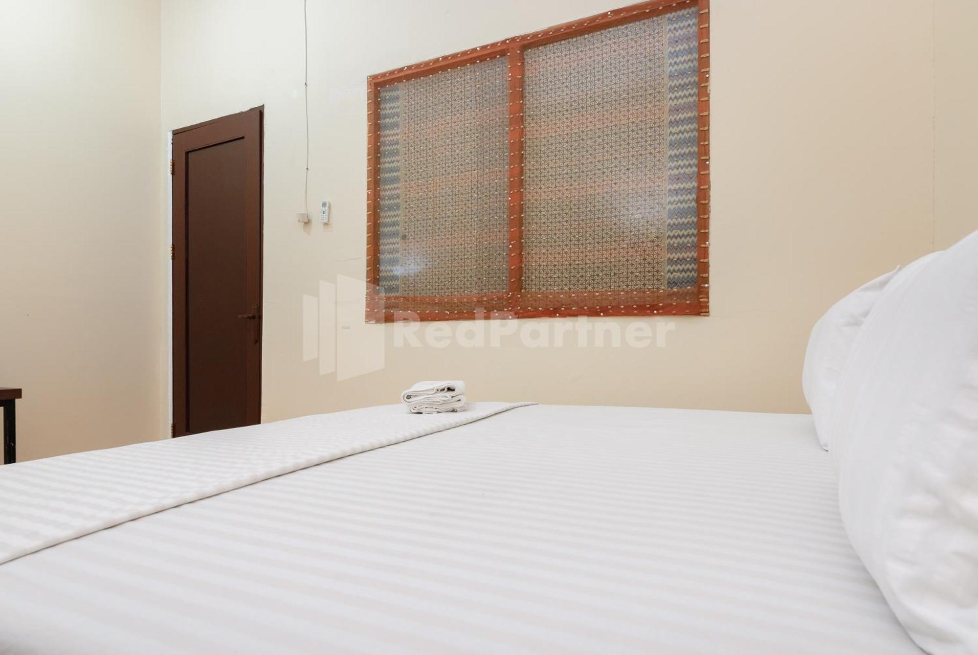 Sr Residence Near Mall Ciputra Cibubur Mitra Reddoorz Bekasi Exterior foto